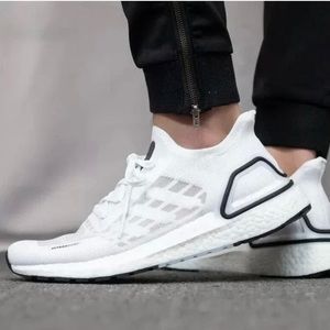 NWT Adidas Women’s 5.5/Youth 4 Ultraboost Sneaker